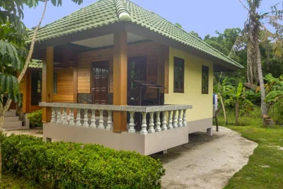 Standardzimmer mit zwei King-Size-Betten und Gartenblick — Dewshore Resort